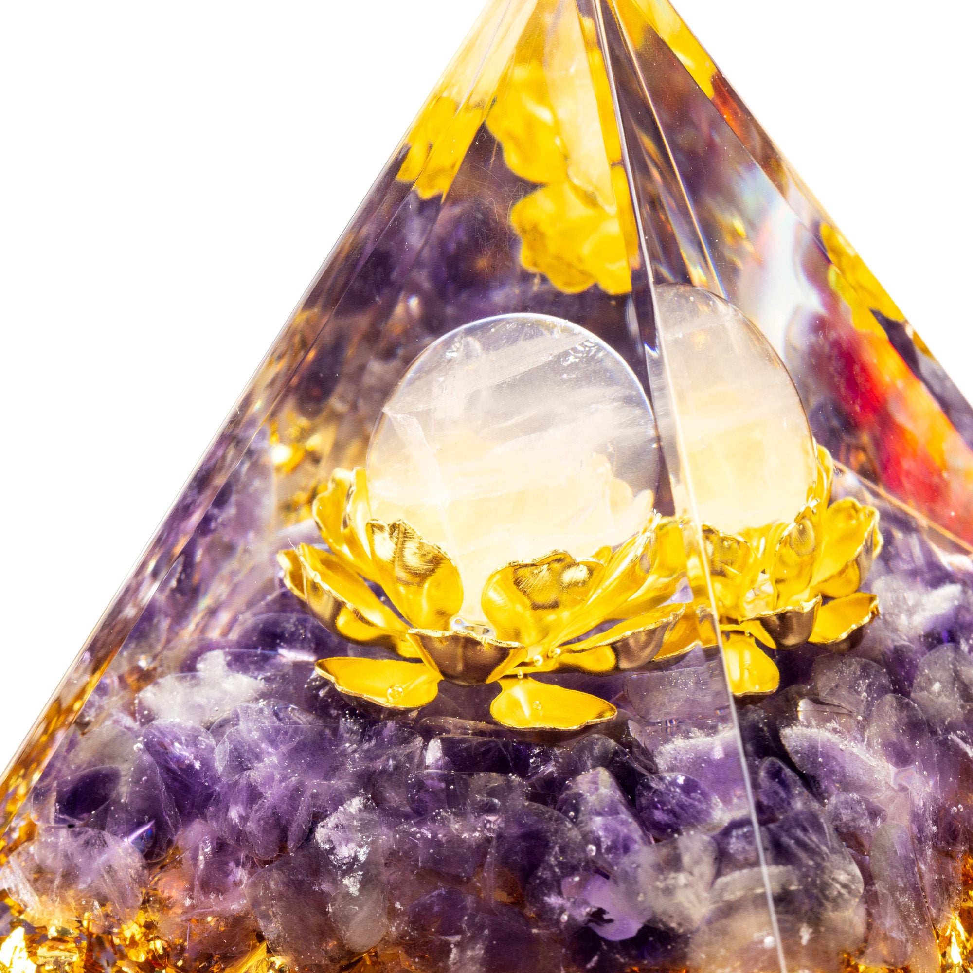 Orgon-Energiepyramide aus Amethyst und weißem Kristall – heitere Kraft